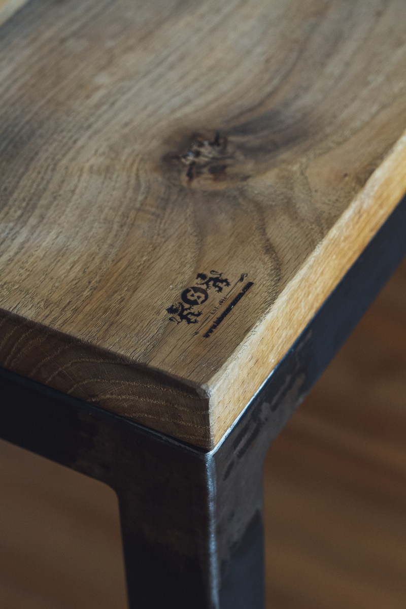 特写摄影的木桌上Close-Up Photography of Wooden Table|4 k壁纸,会徽,免费的壁纸,景深,木,木质表面,材料,标志,模糊,焦点,特写镜头,硬木,纹理,表面,高清壁纸-海量高质量免版权图片素材-设计师素材-摄影图片-mitapix-美塔图像