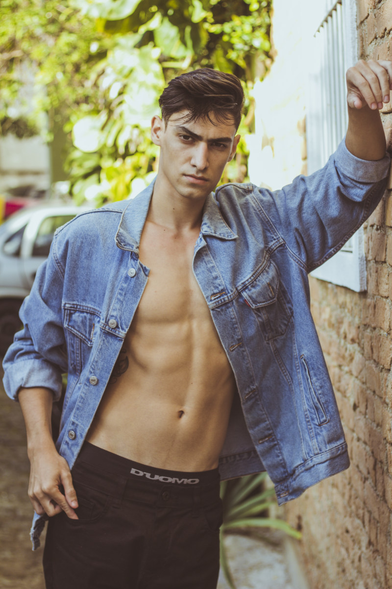 男子身穿蓝色牛仔夹克靠在侧墙Man Wearing Blue Denim Jacket Leaning on Side Wall|ABS,attractive,Body,casual,chest,cool,denim jacket,face,facial expression,Fashion,finelooking,fit,goodlooking,guy,handsome,leisure,lifestyle,looking,male,Man,model,outdoors,outfit,pensive,person,photoshoot,pose,posture,serious,sexy,style,summer,wear,严重的,人,休闲,吸收,夏天,好看,姿势,家伙,寻找,性感的,户外,时尚,有吸引力,模型,沉思,照片拍摄,牛仔夹克,生活方式,男,男子,穿,精致,胸部,脸,英俊,装备,身体,适合,酷,面部表情,风格-海量高质量免版权图片素材-设计师素材-摄影图片-mitapix-美塔图像