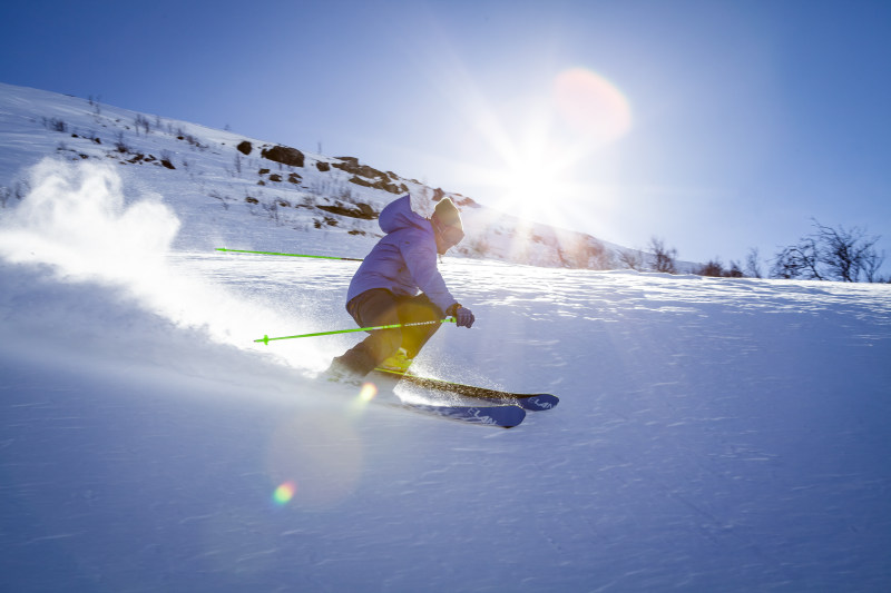 人滑雪在白天Man Skiing during Day|人,休闲,免版税图片,冒险,冬天,冬天的衣服,冬天的风景,冰,冷,在户外,娱乐,山,度假胜地,成人,护目镜,旅行,景观,有趣的,水,滑雪,滑雪场,滑雪胜地,男人,粉,自由,蓝山,行动,阳光,雪,高山-海量高质量免版权图片素材-设计师素材-摄影图片-mitapix-美塔图像