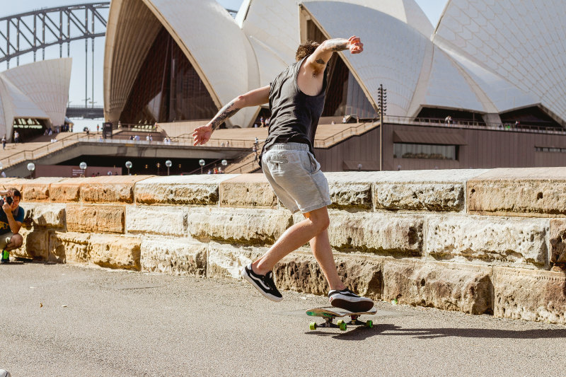 男子跳上滑板Man Jumping on Skateboard|Action,adult,balance,City,Daylight,fun,jump,leisure,lifestyle,Man,motion,outdoors,People,recreation,skateboard,skateboarder,skateboarding,skater,skill,Street,Travel,tricks,Urban,乐趣,人,休闲,城市,娱乐,平衡,成人,户外,技巧,技能,旅行,溜冰者,滑板,生活方式,男子,白天,行动,街道,议案,跳跃-海量高质量免版权图片素材-设计师素材-摄影图片-mitapix-美塔图像