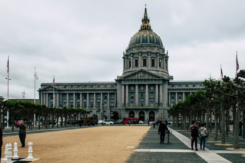 白色混凝土建筑White Concrete Building|administration,Architecture,Building,City,Daylight,flags,landmark,museum,outdoors,san francisco,square,statue,Street,tourism,tourist,Travel,Urban,博物馆,地标,城市,广场,建筑,户外,旅游,旅行,旗帜,日光,旧金山,行政,街道,雕像-海量高质量免版权图片素材-设计师素材-摄影图片-mitapix-美塔图像