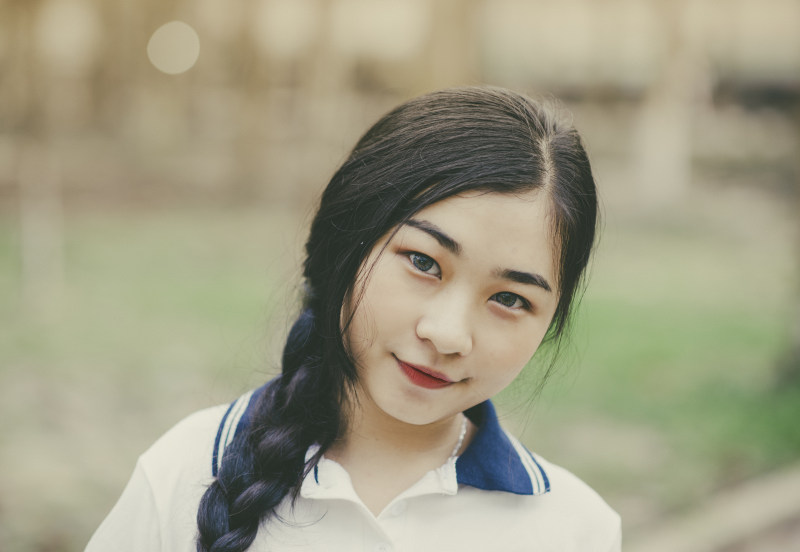 妇女在白色和蓝色衣领扣上钮扣衬衫有问题在白天Woman in White and Blue Collared Button-up Blouse Taking Selfie at Daytime|adolescent,Beautiful,beauty,Blur,braided hair,casual,Cute,eyes,fall,Fashion,fun,girl,hairstyle,Happy,joy,lady,leisure,model,outdoors,Park,person,photoshoot,Portrait,pretty,relaxation,Smile,smiling,summer,wear,woman,Young,乐趣,人,休闲,公园,发型,可爱,夏天,女人,女孩,年轻,微笑,快乐,户外,拍摄,放松,时尚,模型,模糊,欢乐,漂亮,眼睛,秋天,穿,编织的头发,美丽,美容,肖像,那位女士,青春期-海量高质量免版权图片素材-设计师素材-摄影图片-mitapix-美塔图像