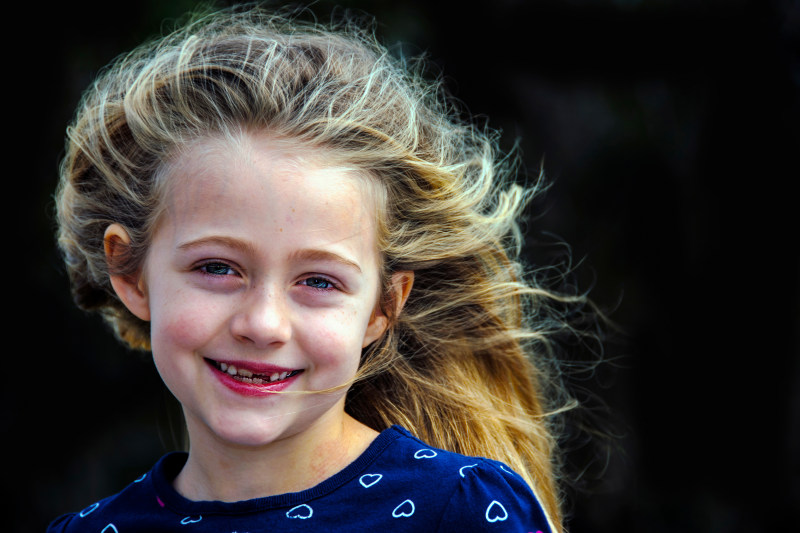 女孩穿着蓝色的心打印顶部Girl Wearing Blue Heart Print Top|adorable,Beautiful,Child,closeup,Cute,Daylight,facial expression,Fashion,fun,girl,happiness,Happy,joy,Kid,little,outdoors,person,Portrait,public domain images,Smile,smiling,Young,乐趣,人,可爱,喜悦,女孩,孩子,小,年轻的公共领域图像,幸福,微笑,快乐,户外,时尚,特写,白天,美丽,肖像,面部表情-海量高质量免版权图片素材-设计师素材-摄影图片-mitapix-美塔图像