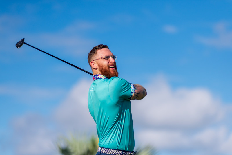 男人打高尔夫的照片Photo of Man Playing Golf|人,休闲,体育,在户外,娱乐,成人,打高尔夫球,构成,模糊,焦点,生活方式,男人,男性,的家伙,运动员,高尔夫俱乐部,高尔夫球,高尔夫球手,高尔夫球的地方-海量高质量免版权图片素材-设计师素材-摄影图片-mitapix-美塔图像