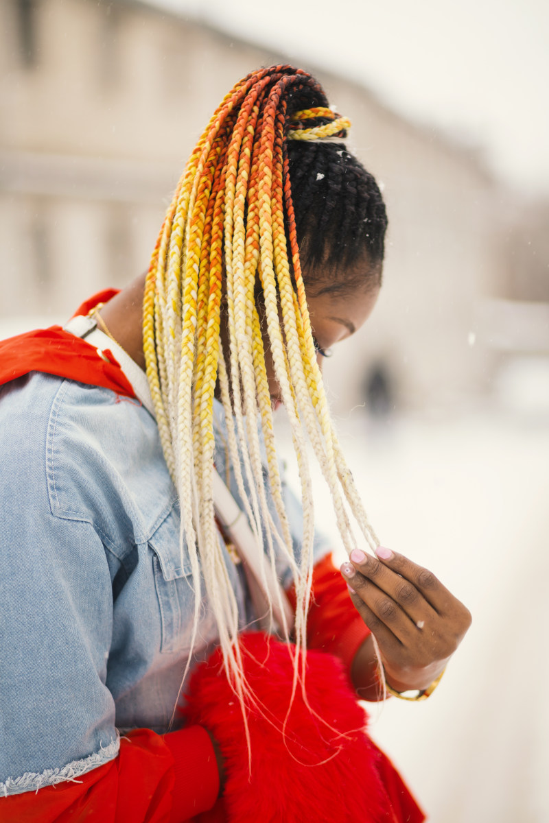 白色的天空下外女人握着她的头发Woman Holding Her Hair Outside Under White Sky|Pexels,人,人类,发型,在户外,夫人,头发,女,女人,女孩,女性化的,女性时尚,女性气质,女模特,年轻的,年轻的女孩,成人,拍的,时尚,时尚的,时装模特,明亮的,有吸引力的,构成,模型,特写镜头,白天,的脸,穿,编织头发,美,装,辫子,颜色,风格-海量高质量免版权图片素材-设计师素材-摄影图片-mitapix-美塔图像