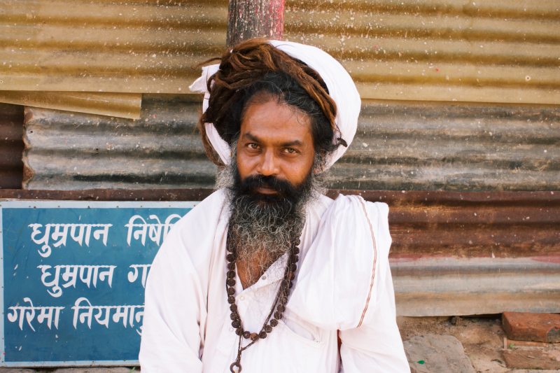 白色上衣的人坐在地面附近布朗岗位Person on White Tops Sitting on Ground Near Brown Post|adult,beads,beard,elderly,eyes,face,facial hair,Man,mustache,necklace,person,royalty free images,Street,turban,wear,人,头巾,小珠,成人,版税图片,眼睛,穿戴,老人,胡子,街道,面孔,面部头发,项链,髭-海量高质量免版权图片素材-设计师素材-摄影图片-mitapix-美塔图像