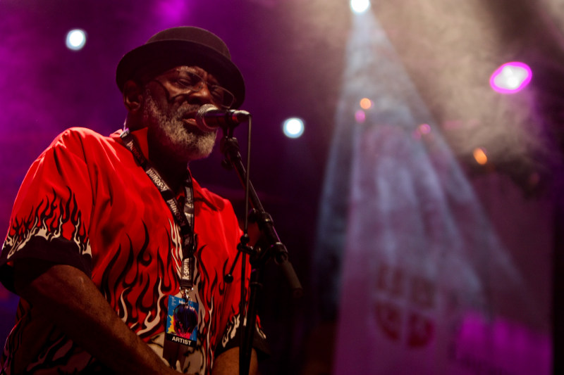 特写照片的人唱歌CloseUp Photo of Man Singing|adult,beard,Blur,concert,depth of field,elderly,facial hair,Fashion,Focus,guy,hat,headwear,Lights,male,Man,mic,microphone,microphone stand,musician,Old,performance,performer,person,sing,singer,singing,style,wear,人,唱,头饰,家伙,帽子,性能,成人,执行者,时尚,景深,模糊,歌唱,歌手,灯,焦点,男人,男性,穿,老,老人,胡子,面部毛发,音乐会,音乐家,风格,麦克风,麦克风支架-海量高质量免版权图片素材-设计师素材-摄影图片-mitapix-美塔图像