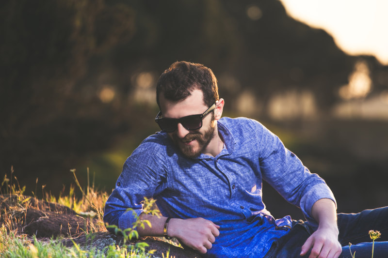 选择聚焦摄影的人躺在绿草Selective Focus Photography of Man Lying on Green Grass|adult,beard,Blur,boy,depth of field,eyewear,facial hair,Fashion,Focus,Grass,guy,Happy,leisure,Man,model,outdoors,person,photoshoot,Portrait,pose,posture,recreation,relaxation,Smile,smiling,stylish,sunglasses,之一,人,休闲,太阳镜,姿势,娱乐,家伙,微笑,快乐,成人,户外,拍照,放松,时尚,景深,构成,模型,模糊,焦点,男孩,眼镜,肖像,胡子,草,面带微笑,面部毛发-海量高质量免版权图片素材-设计师素材-摄影图片-mitapix-美塔图像