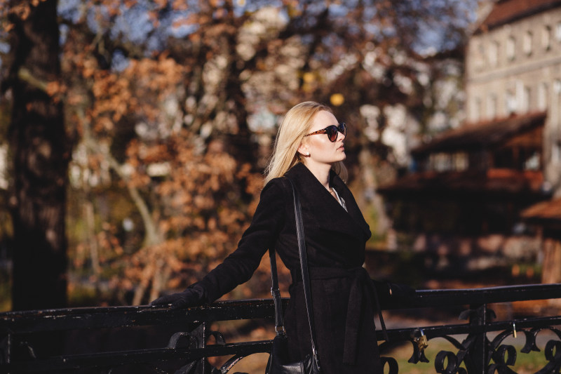 站在树旁边的女人的选择性摄影Selective Photography of Woman Standing Beside Tree|adult,Beautiful,black,Building,City,Daylight,fall,Fashion,girl,Light,model,outdoors,Street,sunglasses,Trees,Urban,waiting,woman,work,光,城市,太阳镜,女人,女孩,工作,建筑,成人,户外,日光,时尚,树木,模型,秋天,等待,美丽,街道,黑色-海量高质量免版权图片素材-设计师素材-摄影图片-mitapix-美塔图像