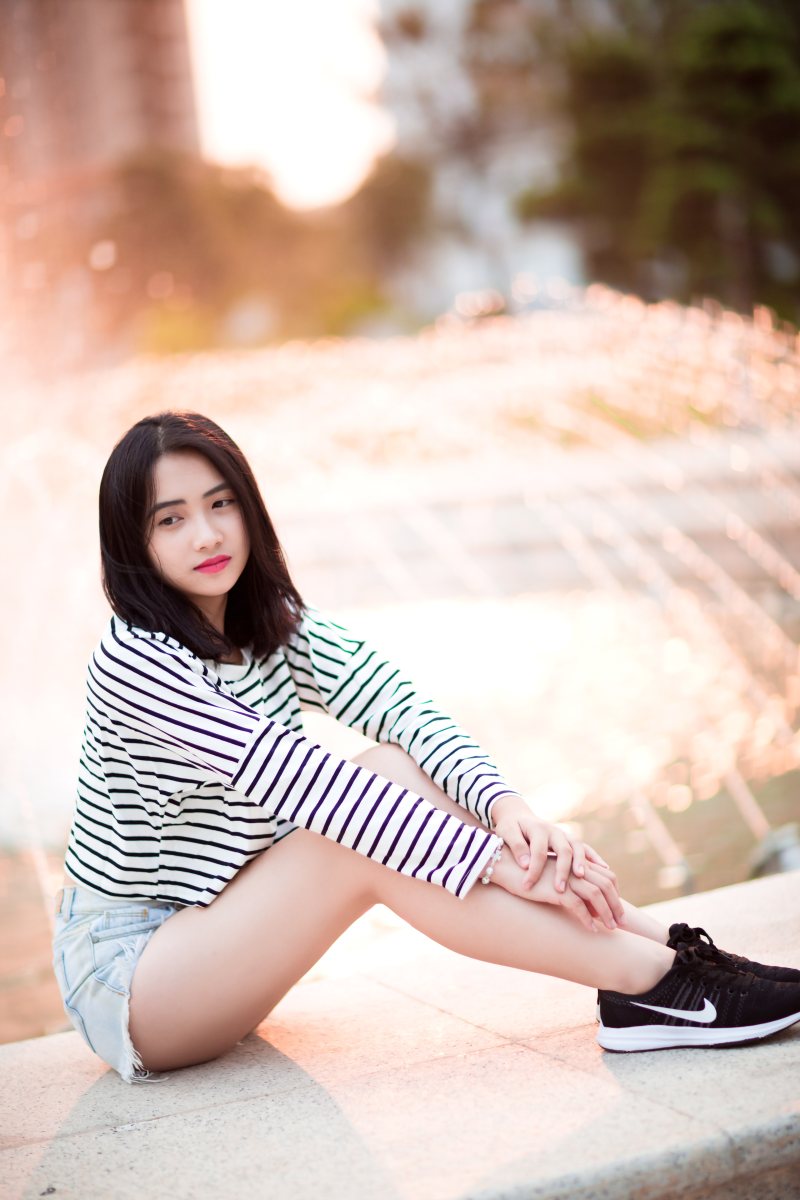 女人坐在路面Woman Sitting on Pavement|adult,Beautiful,brunette,casual,Cute,Daylight,facial expression,Fashion,fountain,girl,leisure,lifestyle,model,outdoors,person,photoshoot,Portrait,pose,pretty,relaxation,sad,SIT,sitting,style,summer,Sunny,sunset,wear,woman,Young,人,休闲,可爱,喷泉,坐,夏天,女人,女孩,姿势,年轻的,悲伤,成人,户外,拍摄,放松,日落,时尚,晴朗,模型,漂亮,生活方式,白天,穿,美丽,肖像,面部表情,风格,黑发-海量高质量免版权图片素材-设计师素材-摄影图片-mitapix-美塔图像