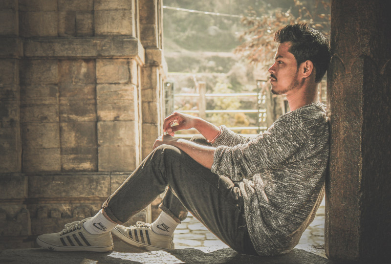 男人穿灰色毛衣的照片和跟踪裤子靠在墙上Photo of Man Wearing Gray Sweater and Track Pants Leaning on Wall|adult,boy,Fashion,fashionable,fine-looking,guy,male,Man,model,nike,outdoors,person,photoshoot,pillar,pose,posture,recreation,Shoes,side view,SIT,sitting,sneakers,style,sweater,trendy,Urban,wear,之一,人,侧视图,坐,好看,姿势,娱乐,家伙,成人,户外,拍摄,支柱,时尚,构成,样式,模型,毛衣,男孩,男性,穿,耐克,运动鞋,都市,鞋子-海量高质量免版权图片素材-设计师素材-摄影图片-mitapix-美塔图像