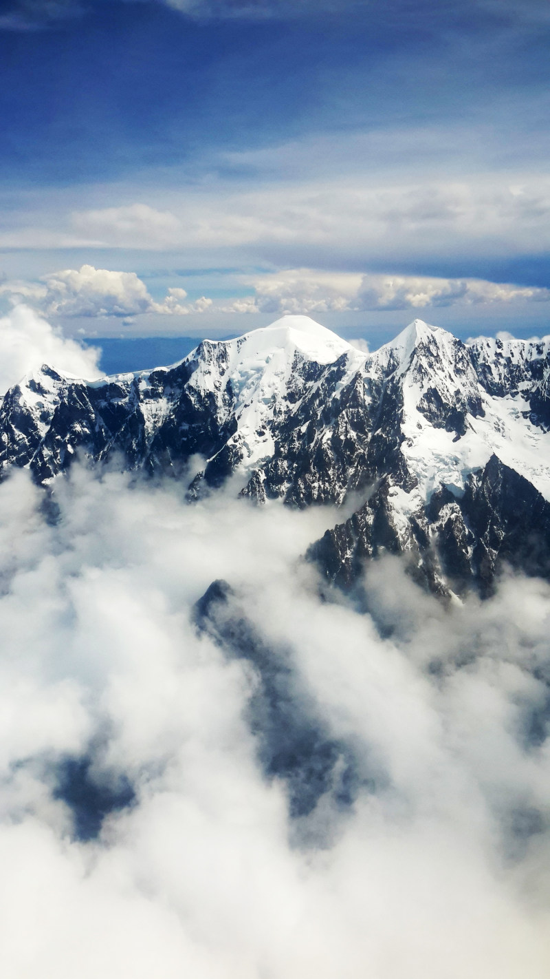 雪山鸟瞰图|冬天,冰,冰冻,冰川,天空,寒冷,山,山峰,山脊,徒步旅行,悬崖,户外,探险,攀登,旅行,日光,海拔,自然,阿尔卑斯山,雪,雪山,雾,顶峰,风景,高山,鸟瞰,黎明-海量高质量免版权图片素材-设计师素材-摄影图片-mitapix-美塔图像