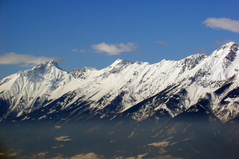 高山探险|丘陵,云彩,全景,冬天,冰,冰川,冻结,天空,寒冷,山,山峰,徒步,悬崖,戏剧性,户外,探险,攀登,旅行,日光,海拔,自然,落基山脉,雪,雾,顶峰,风景,高山-海量高质量免版权图片素材-设计师素材-摄影图片-mitapix-美塔图像