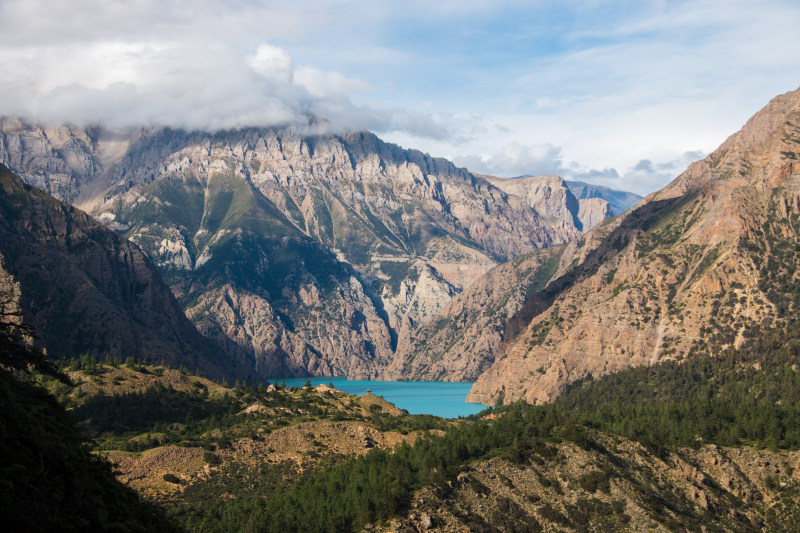 棕色山脉和湖泊的航空摄影|Phoksundo,SheyPhoksundo湖,云彩,国家公园,夏天,天空,尼泊尔,山丘,山脉,山谷,户外,探险,旅游,日光,树木,森林,水,湖泊,自然,自然壁纸,蓝水,风景,高清壁纸-海量高质量免版权图片素材-设计师素材-摄影图片-mitapix-美塔图像