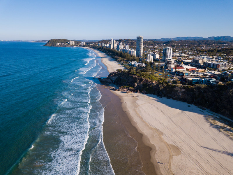 航空摄影的水域Aerial Photography of Body of Water|假期,在户外,城市,城市景观,夏天,天际线,岛,建筑,影子,旅游,旅行,无人机拍摄的,无人机摄影,无人机的观点,无人驾驶飞机,日光,日落,景观,沙子,沿海,波,海,海岸线,海景,海洋,海滨,海滩,湾,澳大利亚,空中,空中拍摄,航空摄影,身体的水,风景优美的,鸟瞰图-海量高质量免版权图片素材-设计师素材-摄影图片-mitapix-美塔图像