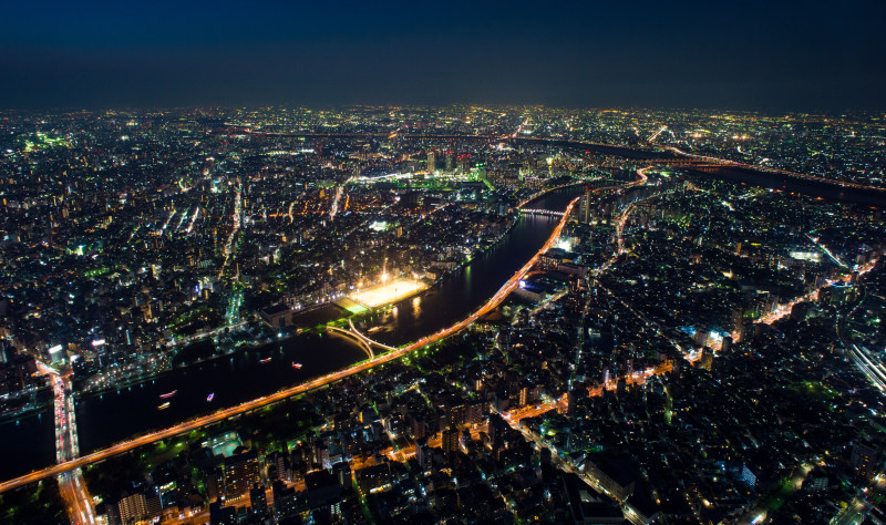 空中建筑|光条纹,光迹,地标,城市,城市景观,城市灯光,夜晚,夜景,夜灯,夜间,延时,建筑,建筑物,旅行,景观,水,灯光,照明,现代,空中,街道,道路,长曝光,高速公路-海量高质量免版权图片素材-设计师素材-摄影图片-mitapix-美塔图像