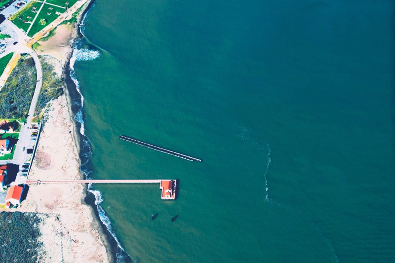 空中海岸日光|户外,日光,水,海岸,海洋,码头,空中-海量高质量免版权图片素材-设计师素材-摄影图片-mitapix-美塔图像