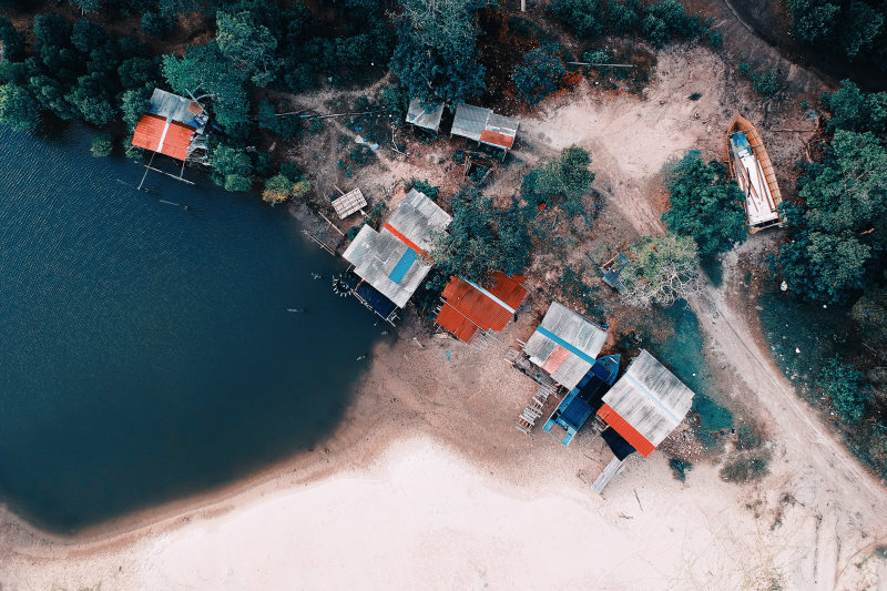 房屋鸟瞰图Aerial View Of Houses|aerial shot,bird's eye view,from above,houses,Ocean,public domain images,Sea,从上面,公共领域图像,房屋,海洋,空中拍摄,鸟瞰-海量高质量免版权图片素材-设计师素材-摄影图片-mitapix-美塔图像