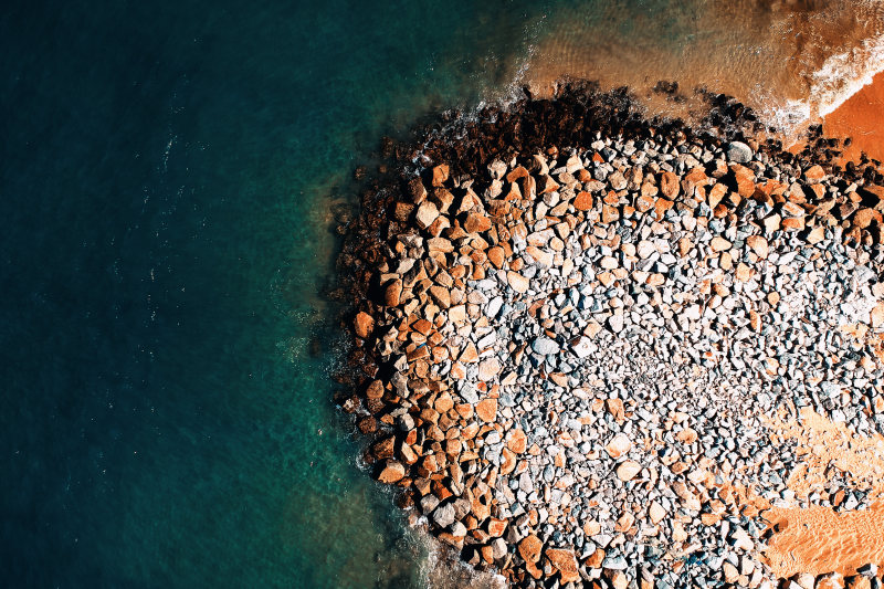 鸟瞰的岛Bird’s Eye View Of Island|从上面,岩石,海,海岸,海洋,海滨,空中拍摄,鸟瞰-海量高质量免版权图片素材-设计师素材-摄影图片-mitapix-美塔图像