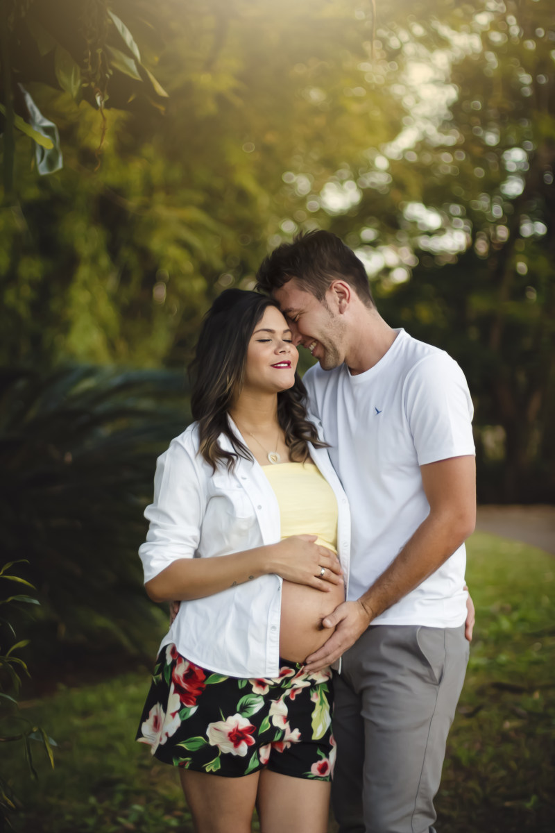 男人抚摸肚子的孕妇Man Touching Belly of Pregnant Woman|affection,Beautiful,couple,embrace,family,happiness,love,maternity,outdoors,pregnancy,romance,together,togetherness,woman,一起,夫妇,女人,家庭,幸福,怀孕,感情,户外,拥抱,浪漫,爱情,生育,统一性,美丽-海量高质量免版权图片素材-设计师素材-摄影图片-mitapix-美塔图像