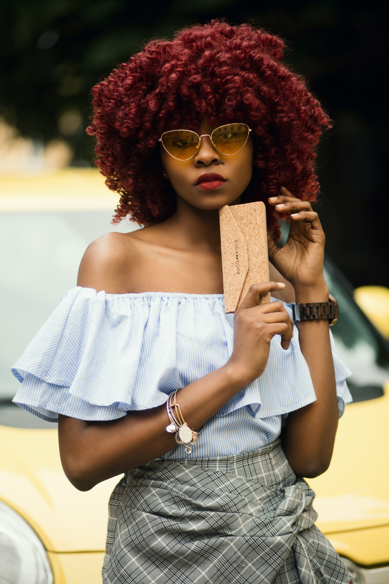 女人穿着灰色露肩衬衫和太阳镜Woman Wearing Gray Offshoulder Shirt and Sunglasses|Afro,Beautiful,case,colorful sunglasses,curls,Daylight,dress,facial expression,Fashion,fashion model,fashionable,female,female model,girl,glasses,lady,model,off shoulder,outdoors,person,photoshoot,pose,red hair,skirt,staring,style,sunglasses,wear,woman,人,关闭肩膀,卷发,多彩太阳镜,太阳镜,女人,女士,女孩,女性,女模特,户外,拍摄,日光,时尚,时装模特,服饰,构成,案例,模型,盯着,眼镜,穿,红头发,美丽,裙子,非洲裔,面部表情,风格-海量高质量免版权图片素材-设计师素材-摄影图片-mitapix-美塔图像