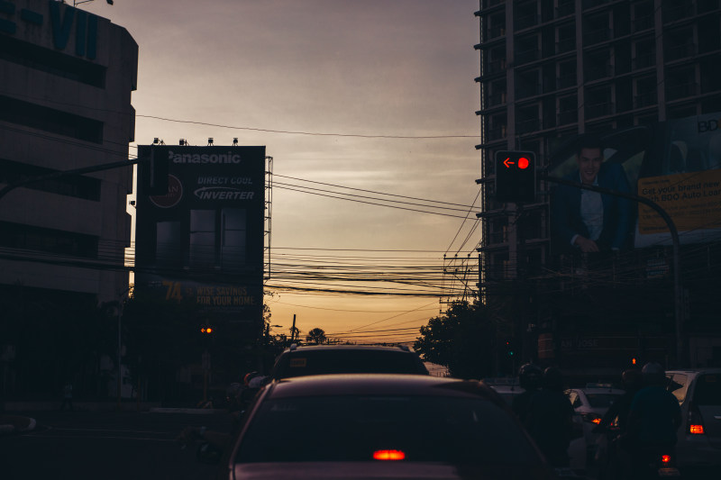 交通在黎明的照片Photo of Traffic During Dawn|交通,交通系统,人,余辉,在户外,城市,城市景观,市中心,建筑,摄影,旅行,日出,日落,汽车,灯,电气线路,红绿灯,车辆,黄昏,黎明,黑暗-海量高质量免版权图片素材-设计师素材-摄影图片-mitapix-美塔图像