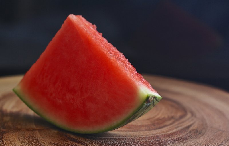 切西瓜的浅焦点Shallow Focus of Sliced Watermelon|agriculture,closeup,delicious,eating healthy,fitness,food,fresh,fruit,health,healthy,juicy,lifestyle,nutrition,slice,sliced,still life,summer,Sweet,table,tasty,tropical,vitamin,watermelon,健康,健身,农业,切片,吃健康,夏天,多汁,好吃,新鲜,水果,热带,特写,甜,生活方式,维生素,美味,营养,表,西瓜,静物,食品-海量高质量免版权图片素材-设计师素材-摄影图片-mitapix-美塔图像