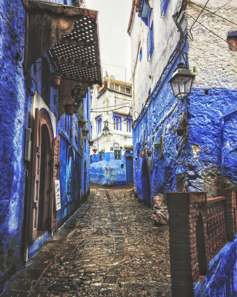 黑灯笼Black Lantern|Alley,Architecture,Blue,buildings,color,Daylight,destination,downtown,historic,narrow,outdoors,paint,road,Street,street lamps,tourism,tourist,Town,Travel,Urban,历史,城市,市中心,建筑,建筑物,户外,旅游,旅行,日光,油漆,狭窄,目的地,胡同,蓝色,街道,路灯,道路,镇,颜色-海量高质量免版权图片素材-设计师素材-摄影图片-mitapix-美塔图像