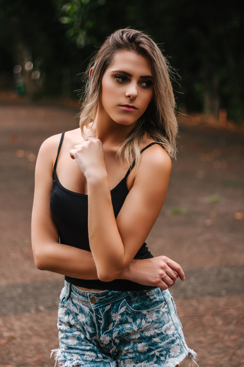 女人穿着黑色吊带背心Woman Wearing Black Camisole|alluring,attractive,Beautiful,beauty,Blur,camisole,depth of field,facial expression,female,floral,Focus,jean shorts,lady,model,outdoors,person,photoshoot,pose,posture,pretty,sexy,skin,standing,wear,woman,人,吊带背心,女人,女士,女性,姿势,性感,户外,拍摄,景深,有吸引力,构成,模型,模糊,漂亮,焦点,牛仔短裤,皮肤,穿,站立,美丽,花卉,诱人,面部表情-海量高质量免版权图片素材-设计师素材-摄影图片-mitapix-美塔图像