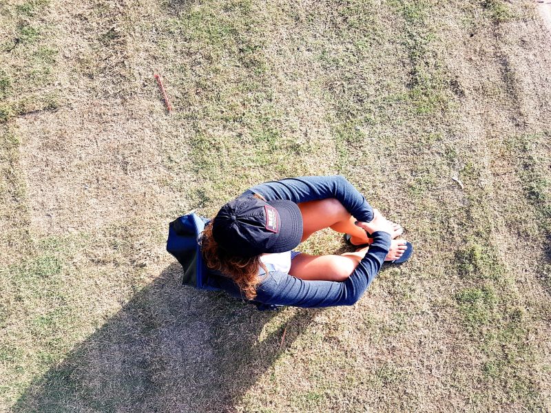 开销照片的女人坐在绿色的草地Overhead Photo of Woman Sitting on Green Grass Field|休闲,坐着,女人,孤独,开销,放松,独自一人,草-海量高质量免版权图片素材-设计师素材-摄影图片-mitapix-美塔图像