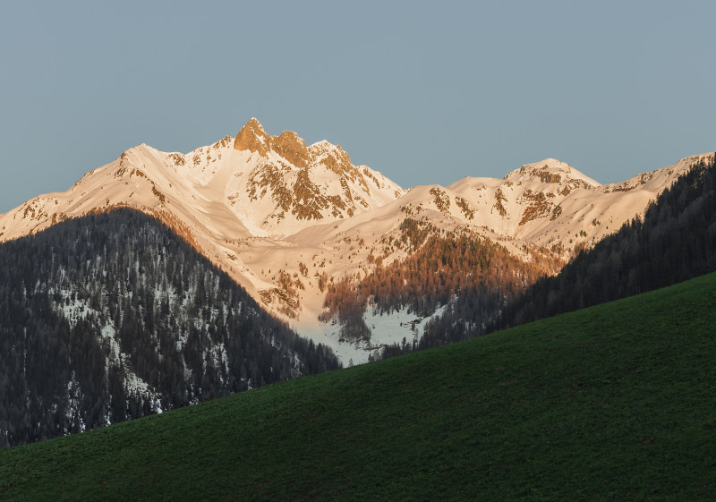 白灰山|全景,太阳,山峰,山脉,户外,日光,日出,春天,针叶树,阿尔卑斯山,雄伟,雪,顶峰,风景-海量高质量免版权图片素材-设计师素材-摄影图片-mitapix-美塔图像