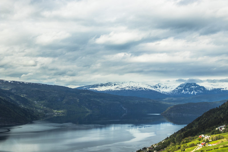 山附近的河景观Landscape of River Near the Mountains|amazing,Clouds,cloudy,color,Daylight,fog,high angle shot,island,Lake,landscape,mist,mountain,nature,norway,outdoors,Reflection,River,scandinavia,scandinavian,scenic,Sea,Sky,snow,snow capped mountain,snow capped mountains,Travel,Trees,valley,Water,winter,winter landscape,云,冬季,冬季景观,反射,多云,天空,山,山谷,岛,性质,惊人,户外,挪威,斯堪的纳维亚,斯堪的纳维亚半岛,旅行,景区,景观,树木,水,河,海,湖,白天,雪,雪山,雾,颜色,高角度拍摄-海量高质量免版权图片素材-设计师素材-摄影图片-mitapix-美塔图像