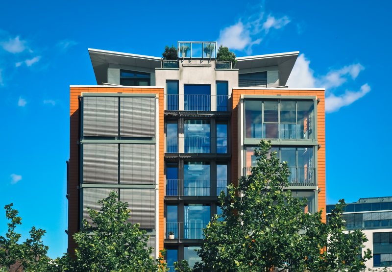 棕色和白色建筑Brown and White Building|apartment,balcony,Building,Business,City,condo,condominium,Contemporary,Daylight,downtown,estate,exterior,facade,family,glass,high,home,House,living room,modern architecture,outdoors,outlook,perspective,property,real estate,residence,skyscraper,skyscrapers,Trees,Urban,view,White,window,业务,住宅,公寓,共管公寓,城市,夏时制,外墙,客厅,家庭,展望,市中心,建筑,当代,户外,房地产,房子,摩天大楼,树木,现代建筑,玻璃,白色,窗口,观点,视图,财产,门面,阳台,首页,高-海量高质量免版权图片素材-设计师素材-摄影图片-mitapix-美塔图像