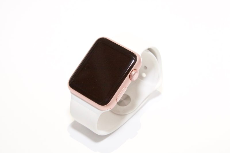 玫瑰金铝表壳配白色运动表带AppleWatch|便携,免版税图片,商业,塑料,技术,无线,智能手表,现代办公室,电子产品,看,空的,苹果,计算机,设备,连接-海量高质量免版权图片素材-设计师素材-摄影图片-mitapix-美塔图像