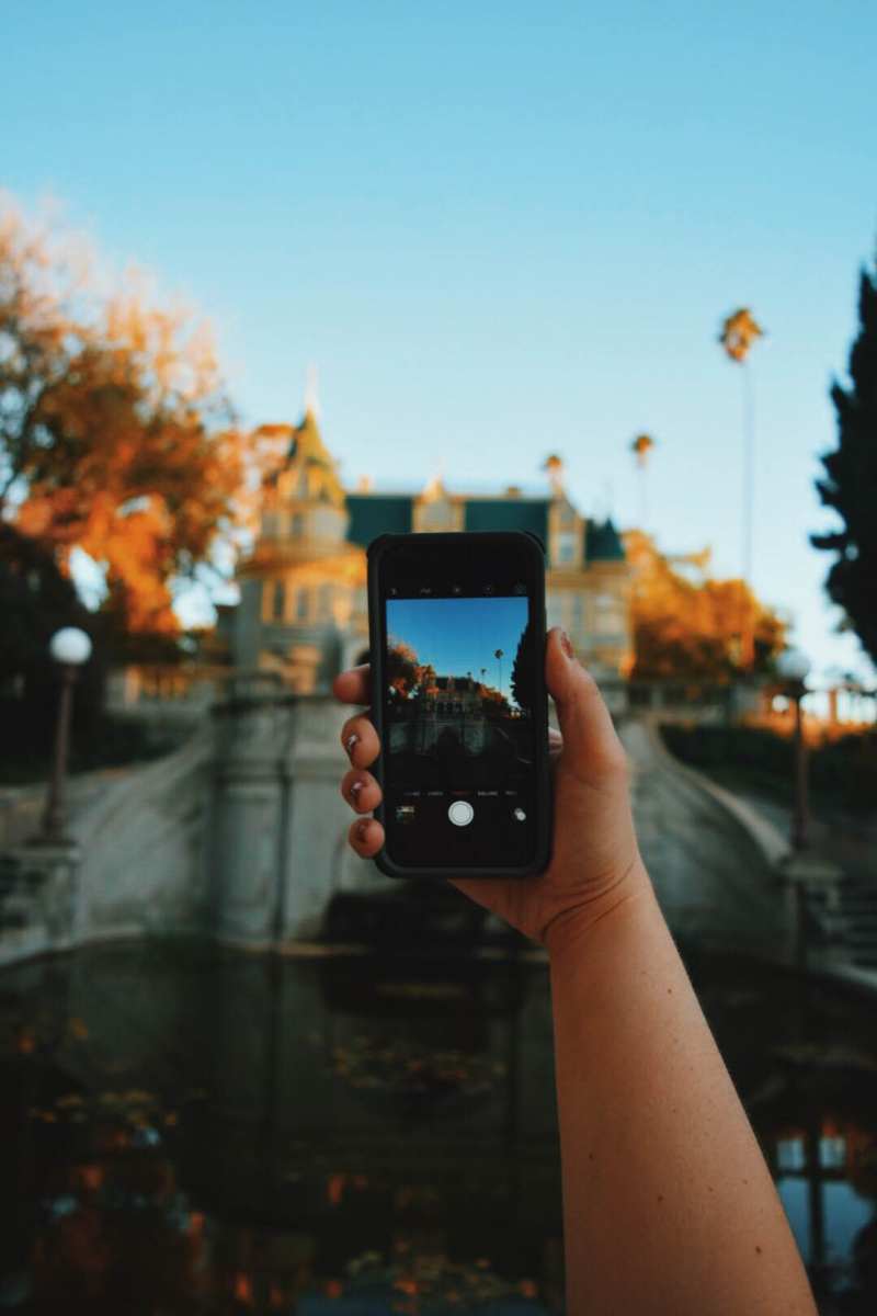 智能手机在手|Hand,iPhone,手机,拍照,智能手机,苹果-海量高质量免版权图片素材-设计师素材-摄影图片-mitapix-美塔图像