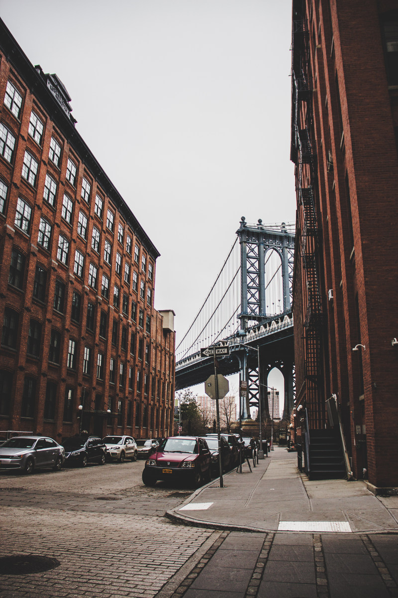 汽车停在吊桥附近Cars Parked Near Suspension Bridge|architectural design,Architecture,auto,automotive,buildings,Business,cars,City,commerce,finance,Infrastructure,Modern,Office,outdoors,parked,parked cars,pavement,road,skyline,steel structure,Street,street photography,suspension bridge,transportation,transportation system,Urban,vehicles,交通,交通系统,停,停着车,吊桥,商业,城市,城市商业,基础设施,天空,建筑,建筑设计,户外,汽车,现代办公室,街头,街头摄影,路,路面,车辆,金融,钢结构-海量高质量免版权图片素材-设计师素材-摄影图片-mitapix-美塔图像