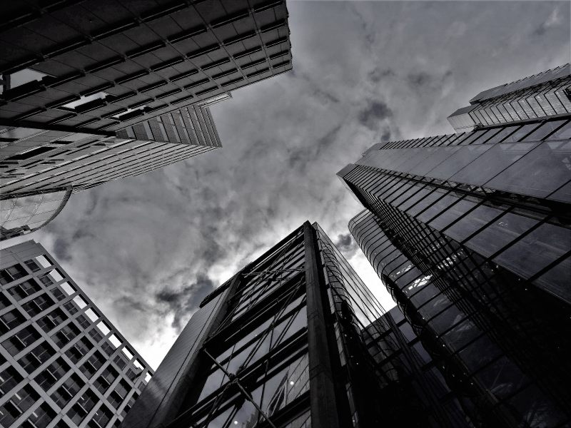 灰度的建筑摄影Grayscale Photography of Buildings|architectural design,Architecture,black-and-white,Building,Business,City,cityscape,Clouds,Contemporary,downtown,facade,futuristic,glass,glass windows,low angle shot,Modern,Office,perspective,Reflection,Sky,skyline,skyscraper,steel,tall,Urban,windows,业务,云,低角度拍摄,体系结构,办公室,反射,城市,城市景观,天空,天际线,市中心,建筑,建筑设计,当代,摩天大楼,未来派,现代,玻璃,玻璃窗口,窗口,观点,钢,门面,高,黑白-海量高质量免版权图片素材-设计师素材-摄影图片-mitapix-美塔图像