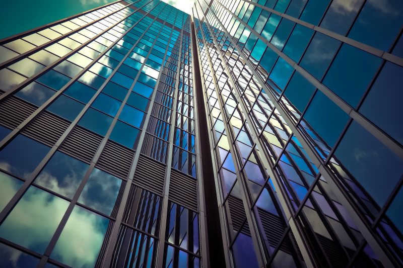 灰色和蓝色混凝土建筑Gray and Blue Concrete Building|architectural design,Architecture,Blue,Building,construction,exterior,futuristic,glass,glass items,glass windows,high,highrise,low angle shot,mirroring,Modern,modern architecture,Modern building,perspective,Reflection,steel,Structure,tall,windows,低角度拍摄,反射,外观,建筑,建筑设计,未来派,现代,现代建筑,玻璃,玻璃窗,玻璃项目,的角度来看,窗口,结构,蓝色,钢,镜像,高,高层-海量高质量免版权图片素材-设计师素材-摄影图片-mitapix-美塔图像