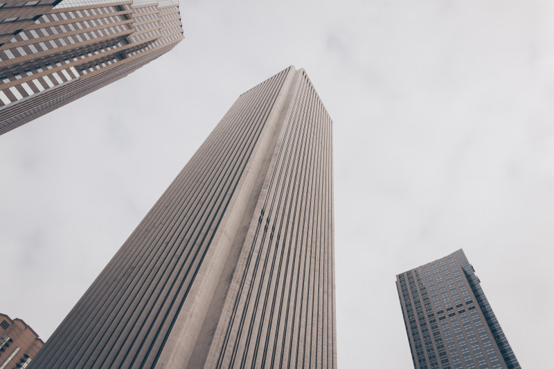 蠕虫的银色城市建筑的眼睛视图Worm’s Eye View of Silver City Building|architectural design,Architecture,Business,City,downtown,exterior,facade,glass windows,low angle shot,Modern,Office,outdoors,perspective,Sky,skyline,skyscraper,tall,tallest,windows,低角度拍摄,办公室,商业,城市,外部,天空,天际线,市中心,建筑,建筑设计,户外,摩天大楼,最高,现代,玻璃窗,视窗,透视,门面,高-海量高质量免版权图片素材-设计师素材-摄影图片-mitapix-美塔图像