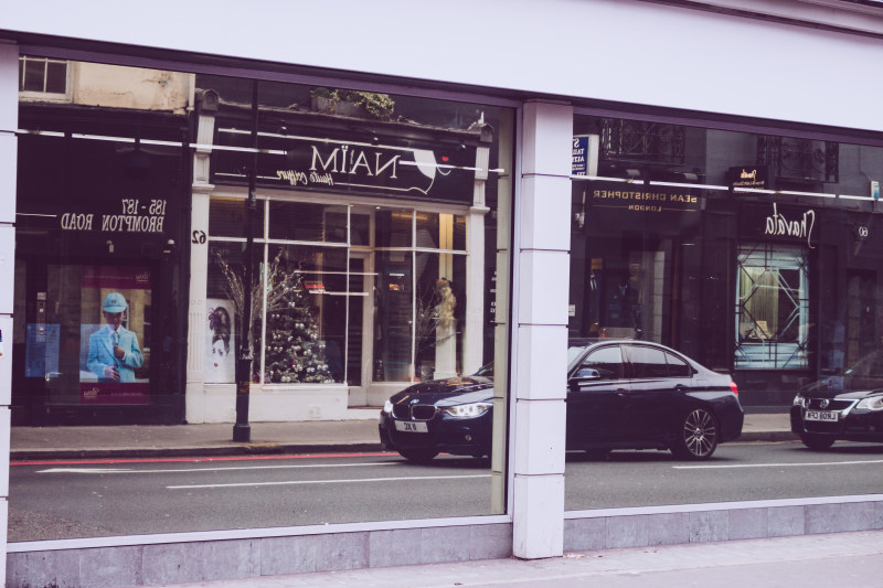 反映汽车在大街上Reflection of Cars on Street|Architecture,automobile,BMW,Business,cars,City,commerce,commercial building,glass,london,Modern,outdoors,pavement,Reflection,road,shopping,shops,stock,stores,Street,transportation system,Travel,vehicles,业务,伦敦,体系结构,反射,商业建筑,商务,商店,城市,存储,宝马,户外,旅行,汽车,现代,玻璃,股票,街,购物,路,路面,车辆,运输系统-海量高质量免版权图片素材-设计师素材-摄影图片-mitapix-美塔图像