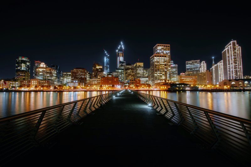 夜光城市景观|HDR,全景,办公室,反射,商业,地标,城市,城市景观,城市灯光,塔楼,夜晚,夜间,天空,天际线,市中心,建筑,建筑物,当代,户外,摩天大楼,旅游,日落,桥梁,水,河流,海湾,港口,滨水区,灯光,照明,现代,美丽,辉光,金属栏杆,风景,黄昏-海量高质量免版权图片素材-设计师素材-摄影图片-mitapix-美塔图像