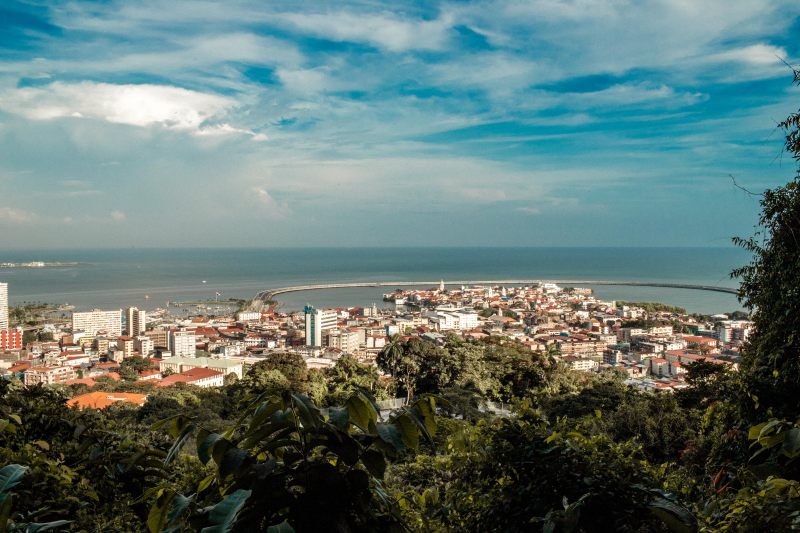 对海岸的城市View of City on Coast|HDR,云,体系结构,在户外,地平线,城市,城市景观,天空,天际线,巴拿马,建筑,旅游,旅行,日光,水,海,海岸,海洋,海滨,港,湾,生态系统,绿色,视线-海量高质量免版权图片素材-设计师素材-摄影图片-mitapix-美塔图像