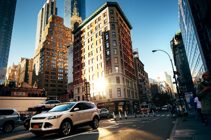 在FlatironBuilding附近行驶的SUV|Mac壁纸,交通,免费壁纸,城市,城市景观,大苹果,天际线,市中心,建筑,摩天大楼,日光,桌面背景,汽车,纽约,纽约市,纽约市壁纸,街道,道路,高清壁纸-海量高质量免版权图片素材-设计师素材-摄影图片-mitapix-美塔图像