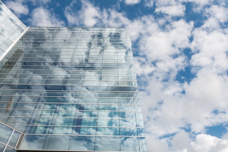 在白天时间蓝色多云天空下的透明玻璃建筑底部视图Bottom View of Clear Glass Building Under Blue Cloudy Sky during Day Time|Architecture,Blue,Building,Business,City,construction,Contemporary,Design,downtown,engineering,expression,facade,glass,glass panels,grey,mirroring,Modern,Office,perspective,Reflection,shapes and patterns,skyscraper,steel,Technology,transparent,Urban,windows,办公室,反射,商业,城市,工程,市中心,建筑,当代,形状和模式,技术,摩天大楼,灰色,现代,玻璃,玻璃面板,窗口,蓝色,表达式,设计,透明,透视,钢,镜像,门面-海量高质量免版权图片素材-设计师素材-摄影图片-mitapix-美塔图像