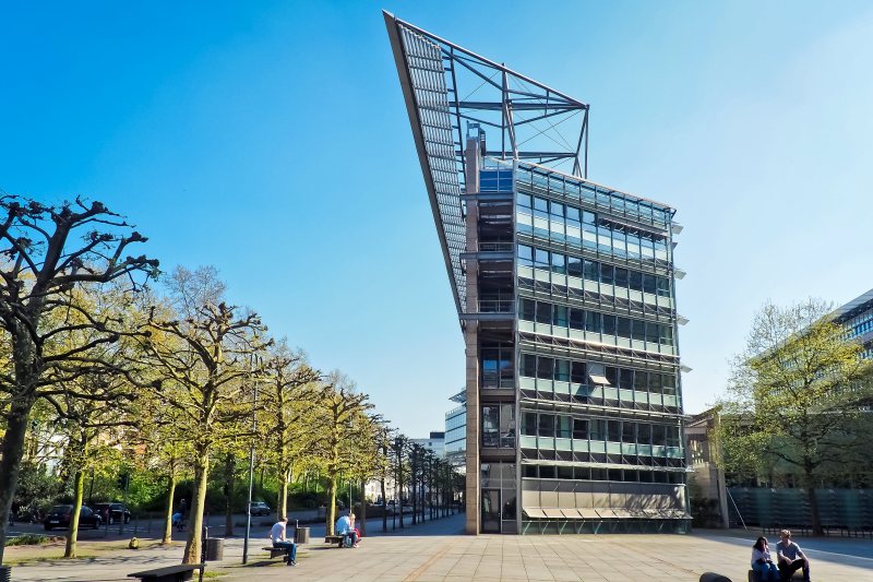 道路旁边的灰色建筑Gray Building Beside Road|Architecture,Blue,Building,Business,City,construction,Contemporary,Daylight,Design,downtown,elegant,exterior,facade,glass windows,high,Luxury,Modern,modern architecture,Modern building,Office,outdoors,People,perspective,road,Sky,skyline,skyscraper,Street,Structure,Travel,Trees,Urban,人们,优雅,办公室,商业,城市,外观,天空,天际线,市中心,建筑,当代,户外,摩天大楼,旅游,日光,树,现代,现代建筑,玻璃窗口,结构,蓝色,街道,设计,豪华,路,透视,门面,高-海量高质量免版权图片素材-设计师素材-摄影图片-mitapix-美塔图像