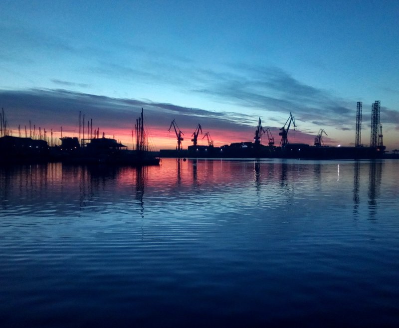 在夜间摄影的一个湖Photography of a Lake during Nighttime|Architecture,boats,buildings,Clouds,coast,cranes,dock,dusk,evening,harbor,landscape,Light,Ocean,outdoors,pier,port,reflections,sailboat,Sea,seashore,silhouettes,Sky,sunset,transportation system,Water,watercrafts,云,体系结构,光,几点思考,剪影,坞站,天空,帆船,建筑物,户外,日落,晚上,景观,水,海,海岸,海洋,海滨,港口,码头,端口,船,船舶,起重机,运输系统,黄昏-海量高质量免版权图片素材-设计师素材-摄影图片-mitapix-美塔图像