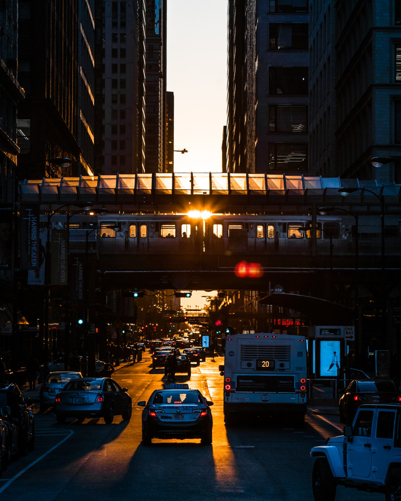 汽车在街道上金色的小时Vehicles on Street during Golden Hour|Architecture,Bridge,buildings,bus,Business,Car,cars,chicagohenge,City,commerce,downtown,dusk,evening,Light,outdoors,road,skyscraper,Street,sunlight,traffic,transportation system,Travel,Urban,vehicles,业务,交通,体系结构,光,商务,城市,巴士,市中心,建筑物,户外,摩天大楼,旅行,晚上,桥,汽车,芝加哥,街,路,车辆,运输系统,阳光,黄昏-海量高质量免版权图片素材-设计师素材-摄影图片-mitapix-美塔图像