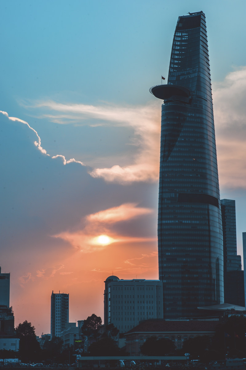 灰色的高层建筑在蓝蓝的天空下Gray Highrise Building Under Blue Sky|Architecture,Building,buildings,Business,City,cityscape,Clouds,Contemporary,Dawn,downtown,dusk,evening,high,Modern,offices,outdoors,perspective,Sky,skyline,skyscraper,Street,sunset,tallest,tower,Travel,Urban,云,办公室,商业,城市,城市景观,塔,天空,天际线,差旅,市中心,建筑,当代,户外,摩天大楼,日落,晚上,最高,现代,街,透视,都市,高,黄昏,黎明-海量高质量免版权图片素材-设计师素材-摄影图片-mitapix-美塔图像