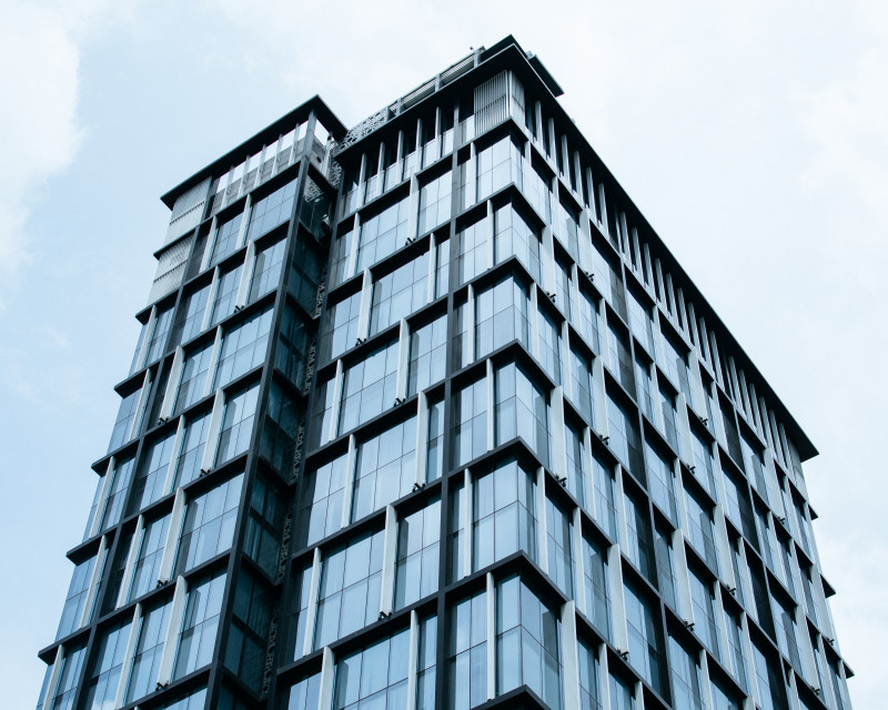 窗帘玻璃建筑在蓝天下Curtain Glass Building Under Blue Sky|Architecture,Building,Business,City,downtown,facade,glass,low angle shot,Modern,Office,perspective,Sky,skyscraper,steel,tall,Urban,window,低角度拍摄,办公室,商业,城市,天空,市中心,建筑,摩天大楼,现代,玻璃,窗口,透视,钢,门面,高-海量高质量免版权图片素材-设计师素材-摄影图片-mitapix-美塔图像