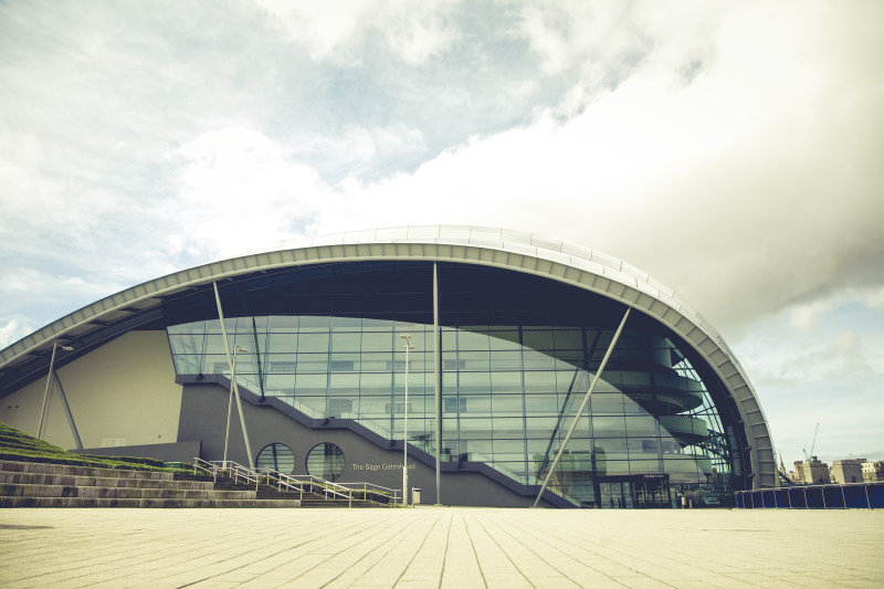 白天灰色玻璃建筑|SageGateshead,大不列颠,建筑,英国,音乐会场地-海量高质量免版权图片素材-设计师素材-摄影图片-mitapix-美塔图像